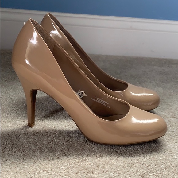 Mossimo Supply Co. Shoes - Mossimo tan pumps